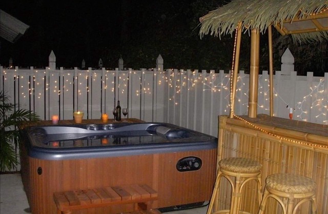 Wlk t Beach / Prvt Ht Pool / Jaczzi / 2 Kng Beds / 4 bikes / SM dogs only