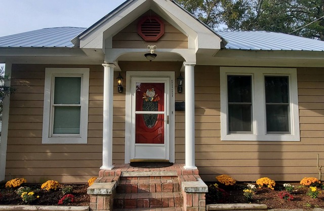 ¡Los fanáticos de WMHS vengan a quedarse con nosotros!