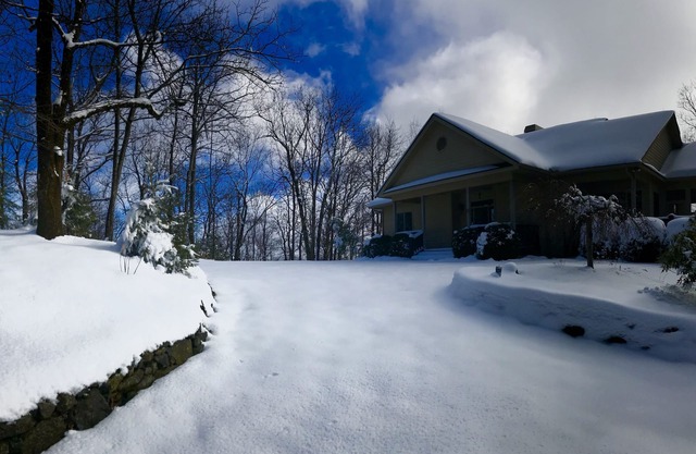 The High Carolew Over Brevard: A Scenic Mountain Escape b / t Asheville & Cashiers