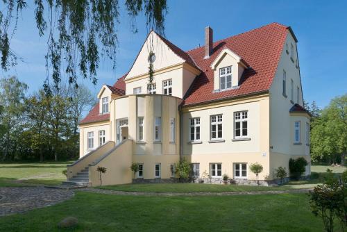 Wohnung In Der Ersten Etage Des Herrenhauses