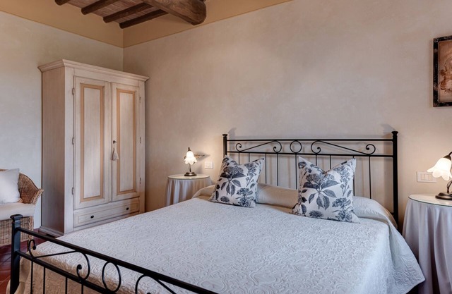 Maravilloso apartamento en una casa de campo toscana con piscina y terraza panorámica.