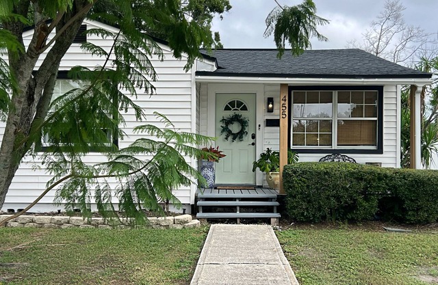 Wonderful bungalow completely remodeled in St. Petersburg