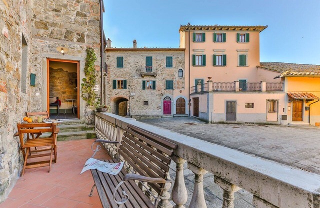 Preciosa casa de vacaciones privada con A/C, WIFI, patio y mascotas permitida, cerca de Arezzo