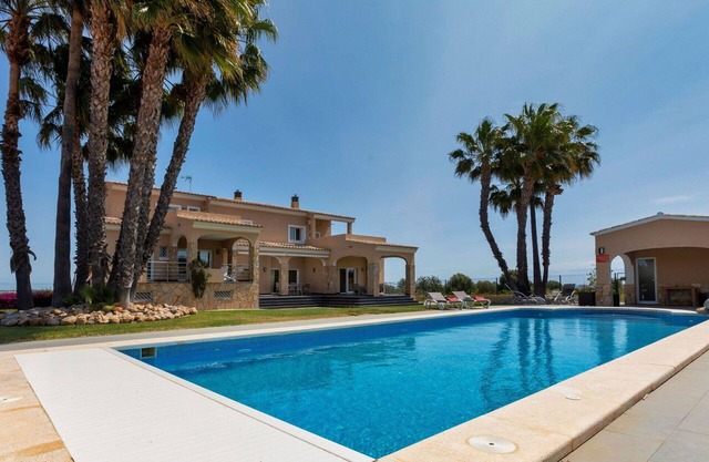 Estupenda casa de vacaciones privada con WIFI, piscina privada, A/C, TV, patio y mascotas permitida