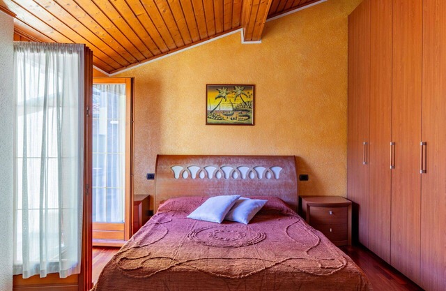 Estupenda casa de vacaciones privada con jacuzzi, WIFI, TV, terraza, mascotas permitida