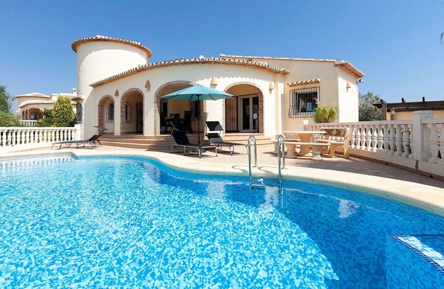 Preciosa casa de vacaciones privada con WIFI, piscina privada, A/C, TV, patio y vista panorámica