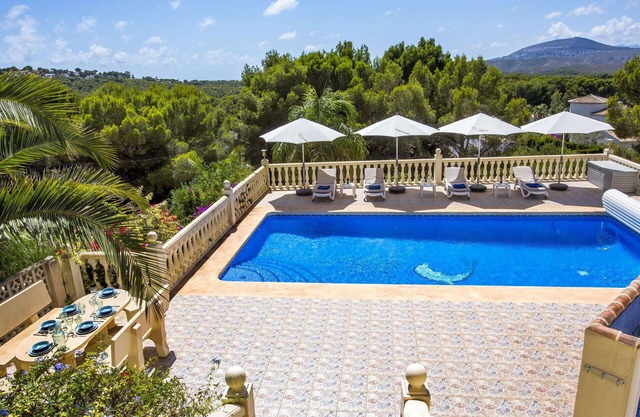 Estupenda casa de vacaciones privada para 6 personas con WIFI, A/C, piscina privada, TV y patio