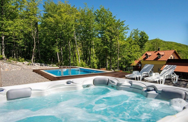 Estupenda casa de vacaciones privada con piscina privada, A/C, jacuzzi, WIFI, TV, terraza