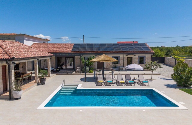 Casa de vacaciones privada con WIFI, A/C, piscina privada, TV, terraza, mascotas permitida