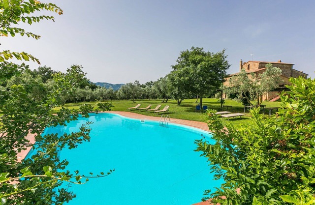 Preciosa casa de vacaciones privada con WIFI, piscina privada, patio y mascotas permitida