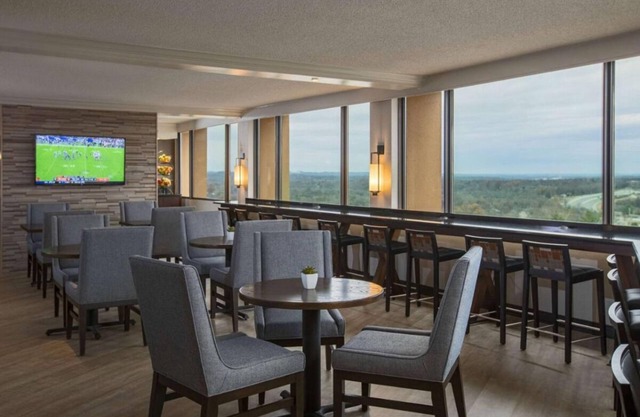 Wonderful Trip! Pet-friendly Property, Onsite Pool, Free Airport Shuttle