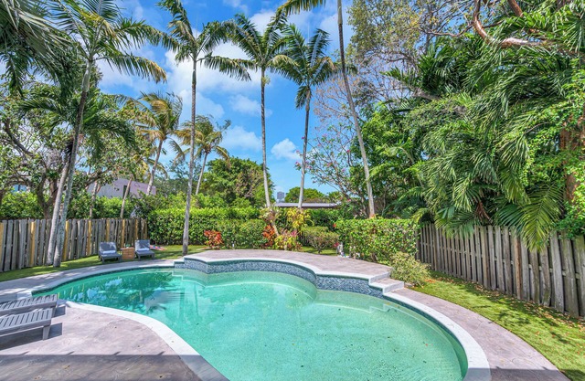 Wonderful Tropical Pool House Miami South Brickell