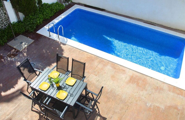 Maravillosa casa de vacaciones para 10 personas con A/C, WIFI, piscina privada, TV y terraza