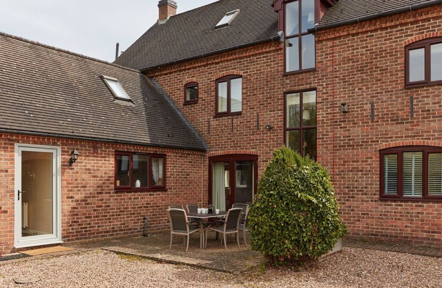 Preciosa casa de vacaciones para 19 personas con jacuzzi, WIFI