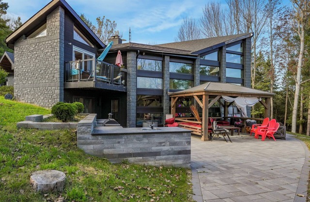 Luxurious living| Heated Pool| Hot Tub| Backyard Pond all on 14 acres!