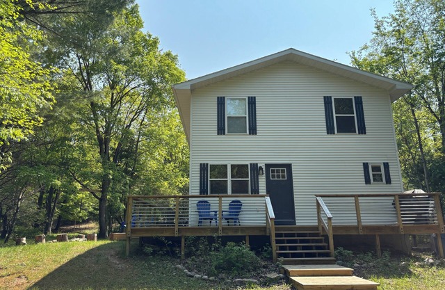 Woods & Water! Lake Michigan house, surrounded by Manistee National Forest!