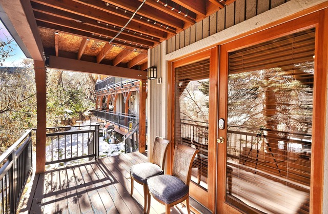 Woodside 11 1 Bedroom Condo by RedAwning