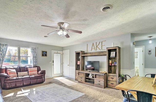 Woodsy Home: Fire Pit, Near Lake Cumberland!