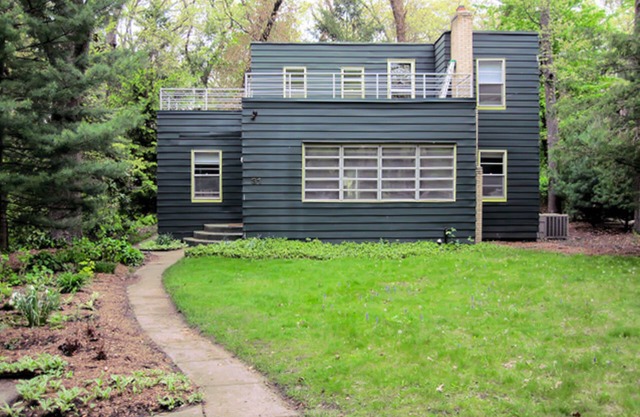 Woodsy Retreat W/ Private Hot Tub, Enclosed Patio, Firepit, & Free WiFi