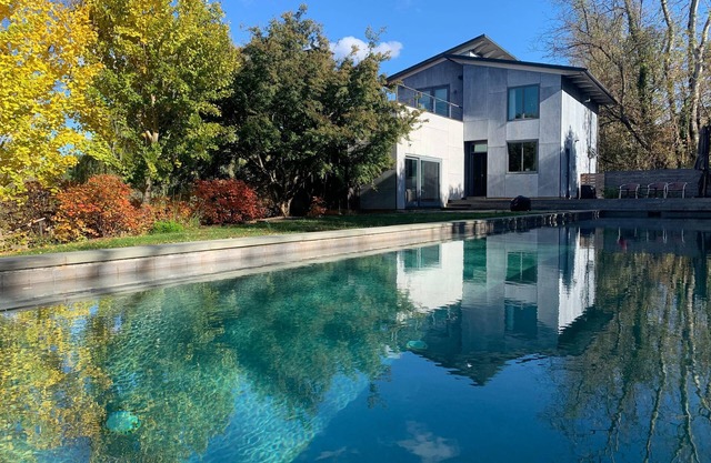 3 dormitorios, 2 baños completos, capacidad para 6 personas