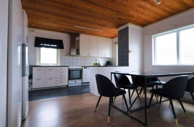 Workers & Family House Near Volvo & SKF