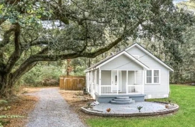 Workers Paradise Mid-Term Rental Great price No Cleaning Fee