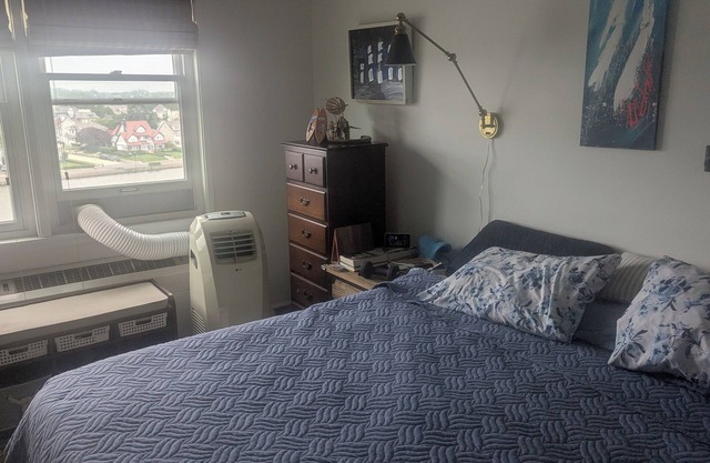 World Cup Rental 2-bedroom condo with WiFi, AC in delightful Asbury Park