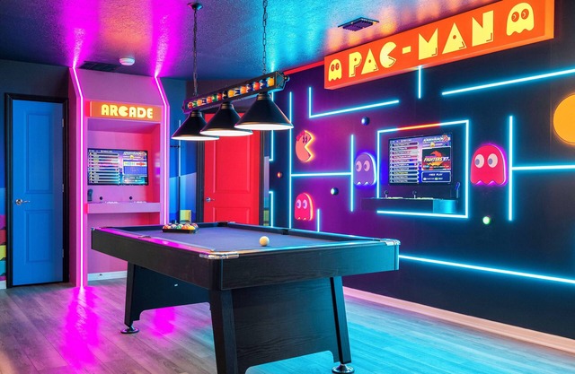 LOOK! 10BR Home w/Spa & Paw Patrol – 16356