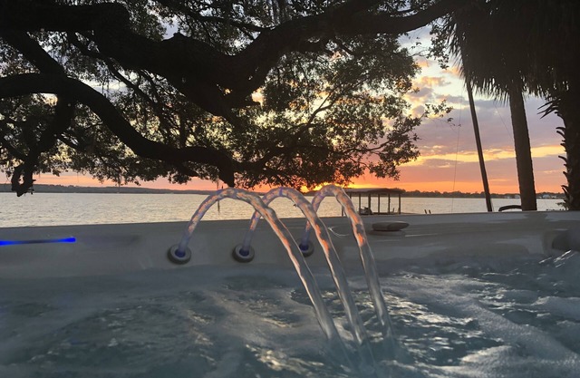 ¡Cabaña frente al lago en el bosque nacional de Ocala en el tranquilo lago Kerr!