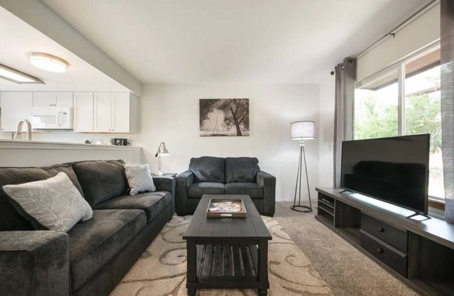 ★Wow! What a Find! Stunning 2BR, 1.5 BA Townhouse★