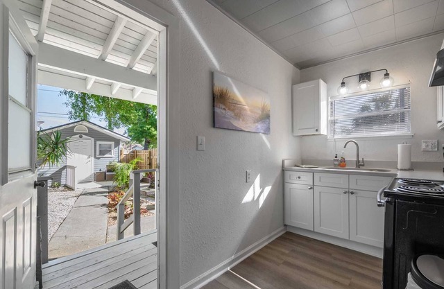 "Writer's Edge" - 1BR Apt|Edge District|St Pete