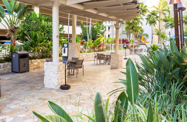 Wyndham at Waikiki Beach Walk® - Spacious1 Bedroom