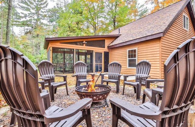 Casa de campo de lujo durante todo el año. ¡Motos de nieve directamente a los senderos desde aquí!