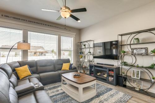 Year-Round Outdoor Fun Spacious Retreat in Iona