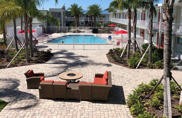 You Found It! Free Breakfast, Free Parking, Pool