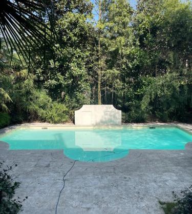 Youhosty - Exclusive Townhouse Garden and Pool
