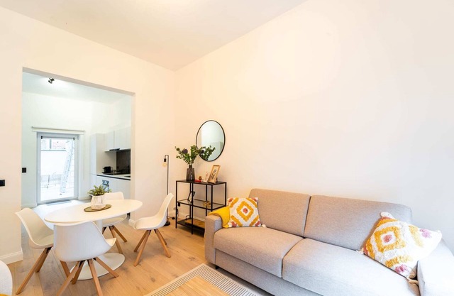 Your Antwerp Adventure: Sleeps 4!