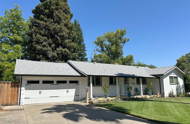 Your HOME away from HOME! 3-bdrm in Carmichael w/ AC, WiFi, fitness room