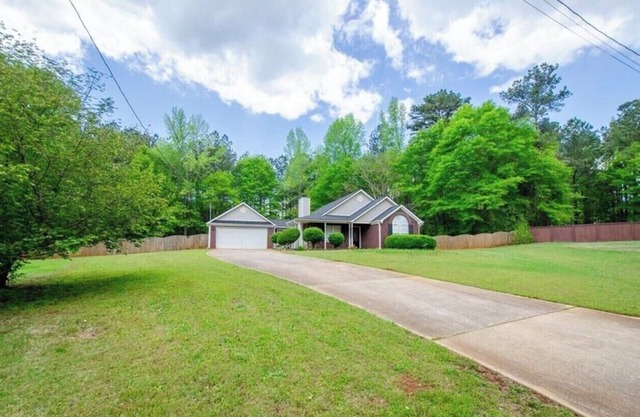 Your Quiet Escape in Locust Grove Sleeps 6