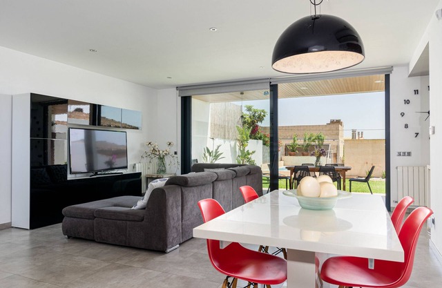 YourHouse Casa Llubi, casa con piscina privada y aire acondicionado