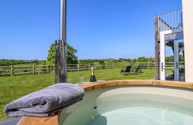 YR ADFA, pet friendly, luxury holiday cottage in Tregaron