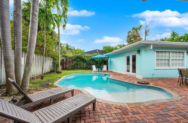 Zach's Tropical Pool House