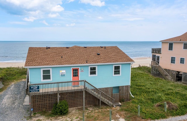 Zane's Beach House: Oceanfront, Spa, Dog Friendly