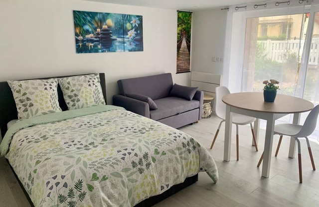 Zen, studio near Paris Roissy CDG Airport, Disneyland, Asterix, Exposition