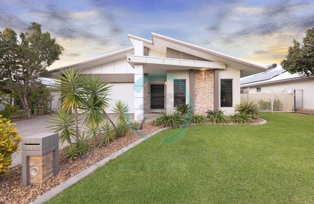 Zenhouse: 4BR Stylish Work/Family Home in Muirhead