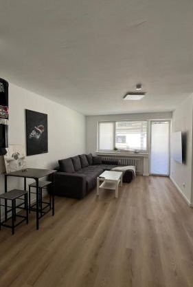 Zentrales und renoviertes Apartment nähe Medienhafen mit Balkon