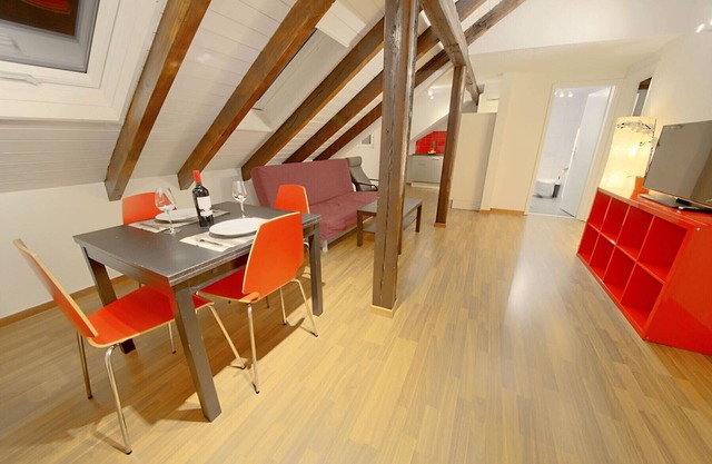 ZH Strawberry - Oerlikon HITrental Apartment
