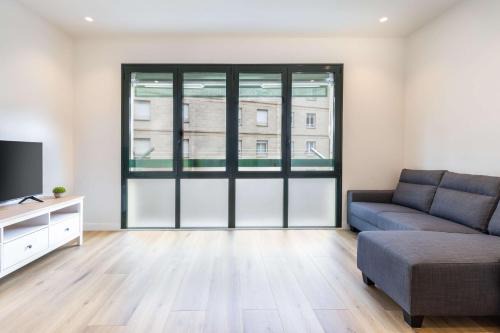 Zigordia 28 Centro de Zarautz, Reformada-Luminosa by Egona