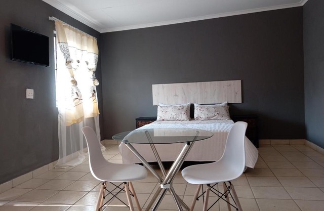 Zihlalele 24hours Guest House