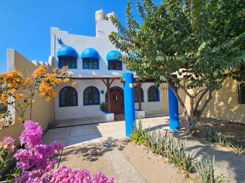 Zihua 6bed 3bath Home for 12 with Direct Access to Beach